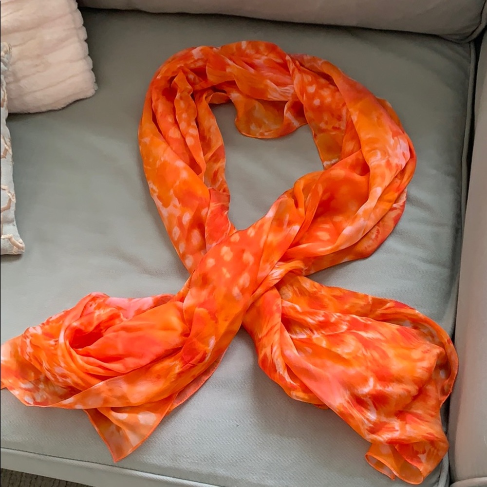 Gorgeous 100% silk scarf in patterned orange